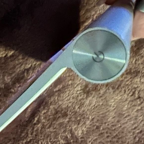 Apple wireless Bluetooth keyboard, must have for anyone with a laptop or tablet! - Picture 3 of 4